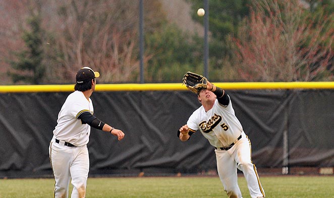Baseball stays alive with 10-4 win over Swarthmore