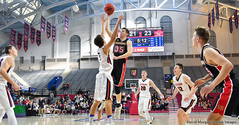 Late Run Pushes Men's Basketball Past Fords