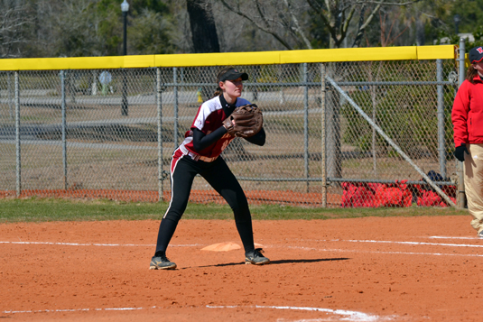 Softball downs Haverford in thriller, 5-4