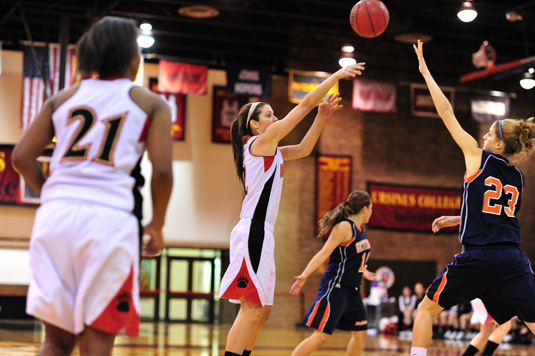 Women's Basketball frozen by Haverford, 47-42