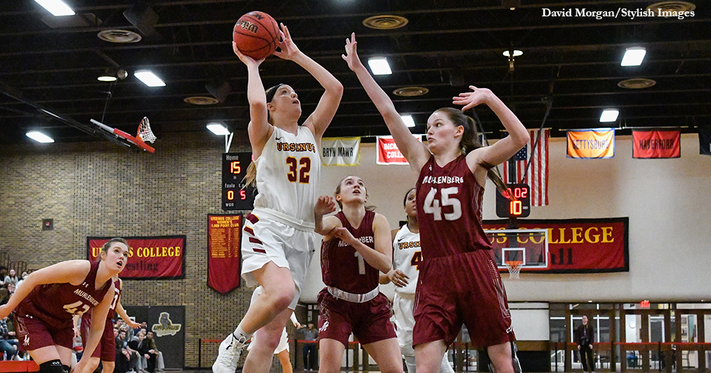 Women's Basketball Routs Mules in Playoff Opener