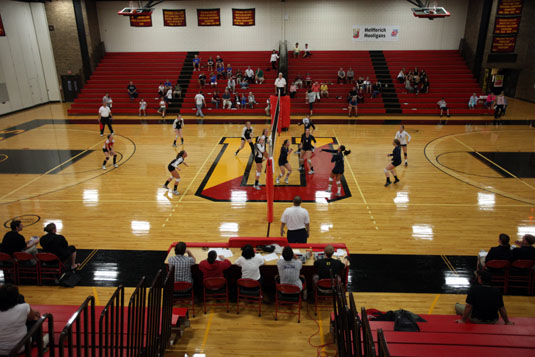 Volleyball goes 1-2 at Homecoming Classic at Neumann
