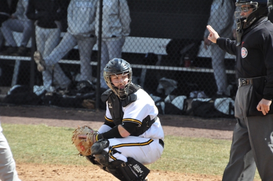 Baseball snaps skid with 10-8 win over TCNJ