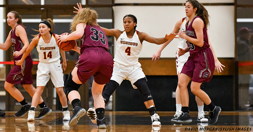 Women's Basketball Hangs on to Defeat Swarthmore