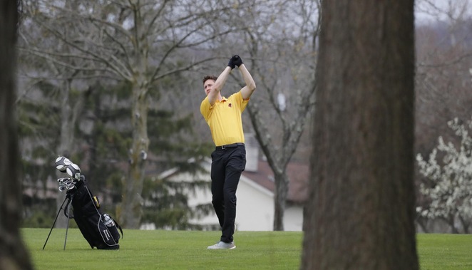 Vostenak Paces Men's Golf at Huskie Invitational