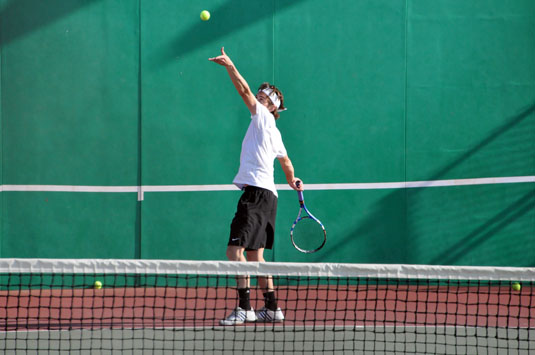 Men's Tennis splits a doubleheader Tuesday