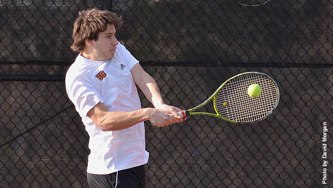 Men's Tennis battles Swarthmore in early CC test