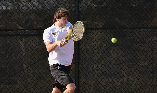 Men's Tennis downed by F&M, 8-1