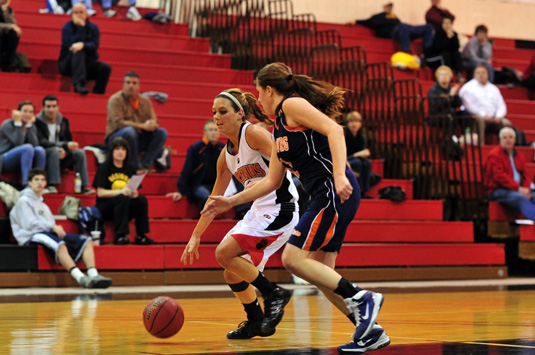 Women's Basketball falls to Washington College, 49-41
