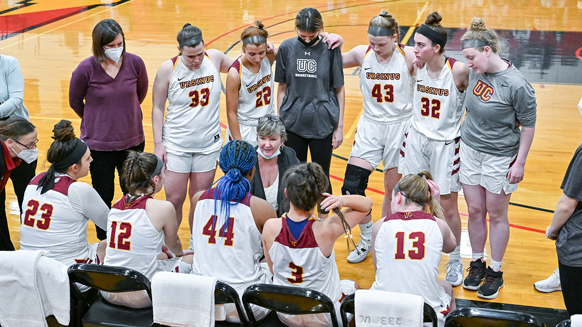Women's Hoops Loses Tough Fight to Swarthmore
