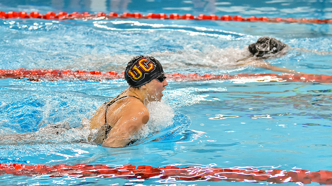 Women's Swimming Dives Into Conferences