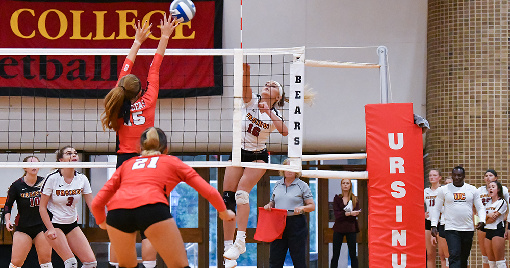 Volleyball Splits Saturday Doubleheader at Rowan Invitational