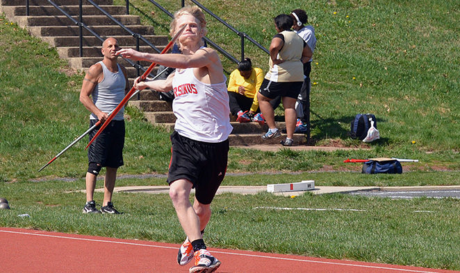 Men's Track and Field opens up outdoor season at Danny Curran Invite